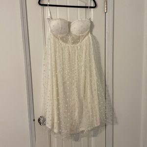 White tulle strapless dress